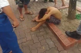 Xôn xao bé trai bị trói chân tay vào gốc cây ở Hà Nội