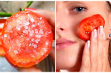 Cắt nửa quả cà chua chấm vào muối rồi chà lên mặt, sau 5 phút điều kì diệu sẽ xảy đến với làn da