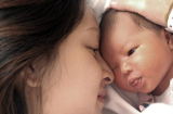 “Hãy cho hai ta 6 tuần mẹ nhé”, bức thư gửi mẹ của bé sơ sinh khiến hàng triệu người rơi nước mắt