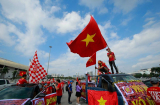 Hàng nghìn CĐV “khuấy đảo” Mỹ Đình cổ vũ tuyển Việt Nam trước giờ đấu với Malaysia