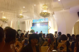 Đám cưới 'bá đạo', cô dâu chú rể bật bóng đá cùng quan khách cổ vũ hết mình cho đội tuyển Việt Nam