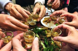 Cảnh báo: Ngộ độc rượu dịp cuối năm, nguy hiểm và tác hại khôn lường mà rượu mang lại