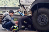Vượt ẩu tại đèo Bảo Lộc, phượt thủ tông trực diện đầu xe tải, thân trước mắc kẹt dưới gầm ô tô