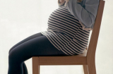 Mẹ bầu mỏi chân đến mấy cũng không nên ngồi chéo chân để tránh 7 nguy hại này trong thai kỳ
