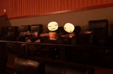 Hai thanh niên rủ nhau vào rạp chiếu phim rồi bất ngờ làm điều này khiến cả rạp sững sờ