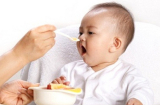 4 sai lầm cho trẻ ăn dặm 99% bà mẹ Việt mắc phải khiến con béo phì vẫn suy dinh dưỡng còi xương