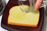 Đổ giấm lên miếng bánh mỳ: Đừng vì tiếc của mà không làm, bạn sẽ bất ngờ khi thấy điều kì diệu này