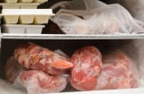 Bỏ thịt trực tiếp vào nước lạnh rã đông thịt mất chất, làm theo cách này món ăn sẽ giữ nguyên hương vị