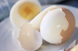 Trứng luộc tưởng đơn giản nhưng thói quen này của bà nội trợ khiến món trứng nhiễm đầy vi khuẩn