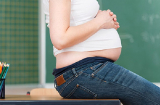 Kiểu ngồi cấm kỵ của mẹ bầu khiến tử cung co ép, dễ làm vỡ ối sinh non, nguy hiểm cho thai nhi