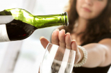 Phụ nữ tuổi trung niên có 3 loại rượu sau tuyệt đối không được uống kẻo chuốc lấy thị phi