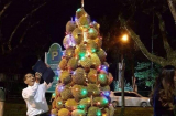 Xuất hiện cây thông Noel 'nặng mùi' nhất năm khiến dân mạng tranh cãi
