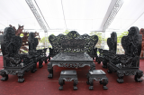 Bộ bàn ghế 27 tỷ được điêu khắc tinh xảo đến từng milimet của đại gia xứ Thanh