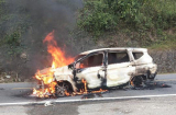 2 người tử vong trong chiếc ô tô bốc cháy dữ dội giữa đường