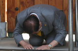 Covid-19 lan khắp Hàn Quốc: Giáo chủ Tân Thiên Địa quỳ gối, xin lỗi người dân