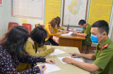 Tụ tập 'buôn chuyện' trước cửa hàng trong thời gian cách ly xã hội, 4 phụ nữ bị xử phạt