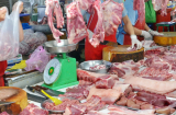 Giá thịt lợn tăng cao 'ngất ngưởng' lên hơn 200.000 đồng/kg, người tiêu dùng 'cắn răng' móc ví