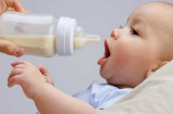 Đã cho con uống sữa bột cần tuân thủ 3 nguyên tắc này để bé không bị thiếu chất