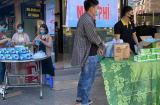 Người dân Đà Nẵng lập điểm phát khẩu trang miễn phí, suất ăn đêm cùng nhau chống dịch