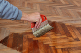 Áp dụng cách này, sàn gỗ dùng 10 năm vẫn sáng sạch như mới