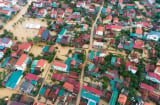 Lũ chồng lũ, người dân miền Trung chống chọi giữa biển nước