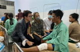 H'Hen Niê trực tiếp đến bệnh viện hỏi thăm nạn nhân của vụ sạt lở ở Quảng Nam sau khi bị chê keo kiệt