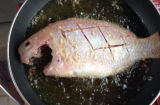 7 sai lầm khi rán cá khiến món ăn vỡ nát, mất hết chất dinh dưỡng