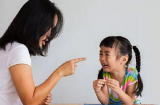 3 kiểu dạy con sai lầm khiến trẻ càng ngày càng bướng bỉnh, xa cách bố mẹ