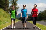 Người khỏe mạnh sống thọ thường có 4 đặc điểm này khi đi bộ, ai có đủ chẳng cần lo nghĩ