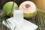 F0 uống nước dừa giúp bù nước, điện giải rất tốt nhưng đừng dại uống vào 4 “thời điểm độc” này mà hại thân