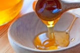 Mật ong là 'thuốc tiên' của tuổi thọ, nhưng có 4 thời điểm cần tránh xa kẻo độc hại, uống vào thêm bệnh