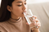 5 thói quen khi uống nước gây hại gan thận, nhất là điều thứ 3 nhiều người mắc phải