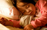 Trẻ ngủ trước 9h tối và trẻ thức khuya có 5 khác biệt khi lớn lên: Không chỉ là chiều cao