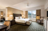 Tại sao các khách sạn cao cấp thường để ghế cuối giường?