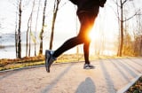 Chạy bộ buổi sáng 30 phút hay đi bộ buổi tối 1 tiếng sẽ tốt hơn cho sức khỏe?