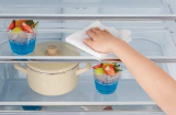 Lau tủ lạnh bằng nước lã chưa đủ, dùng thứ này vừa sạch vừa hết vi khuẩn
