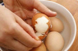 Luộc trứng đừng chỉ dùng nước lã, thêm 2 thứ này lòng đỏ mới mềm, vỏ dễ bóc