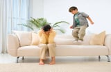 Làm sao để cha mẹ có thể phân biệt giữa đứa trẻ hiếu động và trẻ bị tăng động?