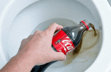 Hướng dẫn cách thông tắc cống bằng Coca hiệu quả tại nhà: Hết mùi hôi tanh, hết tắc nghẽn