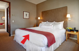 Công dụng của tấm vải trải ngang giường trong khách sạn: Nhiều người tưởng chỉ để trang trí