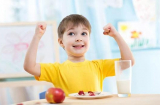 Mẹ nên cho trẻ ăn gì giúp tăng cường sức đề kháng, không bị ốm vặt?