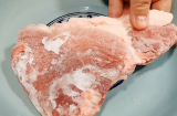Thịt lấy ra từ tủ lạnh cứng như đá: Thêm vài giọt này chỉ 5 phút là mềm, không bị mất chất
