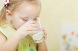 3 thời điểm vàng trong ngày cha mẹ nên cho con uống sữa