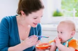 4 loại thực phẩm không dành cho trẻ dưới 1 tuổi bởi rất hại cho hệ tiêu hóa, nhiều cha mẹ phạm sai lầm