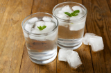 Mùa hè nóng nực đến mấy cũng không nên uống nước lạnh bởi 5 điều này