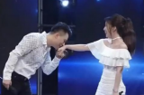 Việt Anh công khai hôn tay Quỳnh Nga ngay trên sóng truyền hình khiến dân tình thích thú