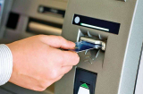 Rút tiền ở cây ATM bị nuốt thẻ nhấn ngay một nút này: Lấy lại thẻ nhanh nhất, không lo mất thẻ