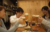 Tại sao người Nhật thích uống bia nhưng không có 'bụng bia' như người Việt? Hóa ra vì 1 lý do