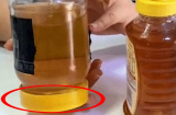 Dốc ngược chai mật ong: Mẹo nhỏ giúp bạn phân biệt mật ong giả hay mật ong thật đơn giản