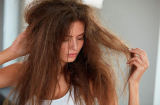  Những thói quen thường thấy khiến tóc yếu và dễ gãy rụng, bỏ cực dễ